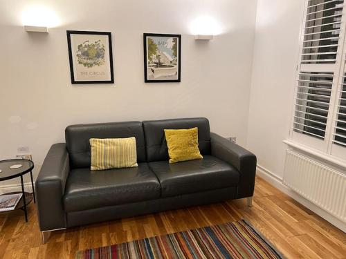 Spotless Bright 1 Double Bed Apartment — 4-Star Luxury Hotel in Bath, United Kingdom