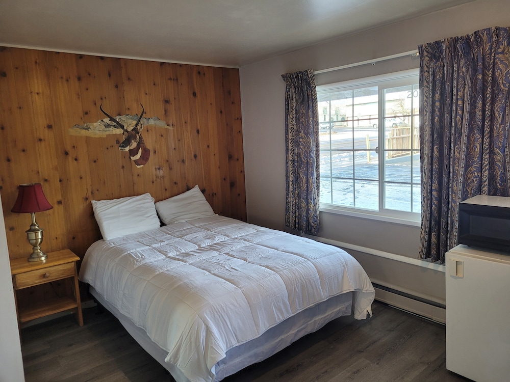 Silver Spur Motel - photo 6