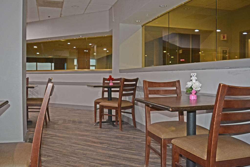 Quality Inn & Suites East Syracuse Carrier Circle - photo 29