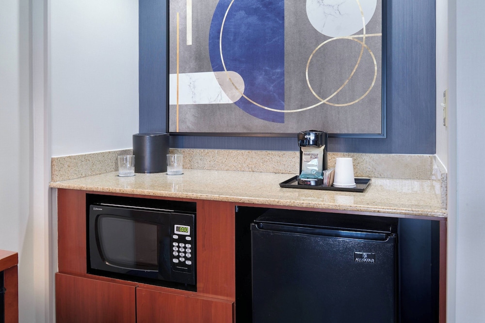 Courtyard by Marriott Chicago Highland Park Northbrook - photo 36