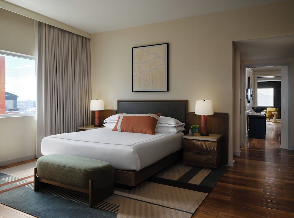 Kimpton Hotel Palomar Phoenix Cityscape by IHG - photo 21