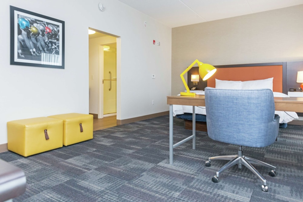 Hampton Inn & Suites Morgantown University Town Centre - photo 16