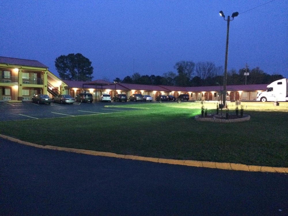 Duffys Motel Calhoun - photo 28