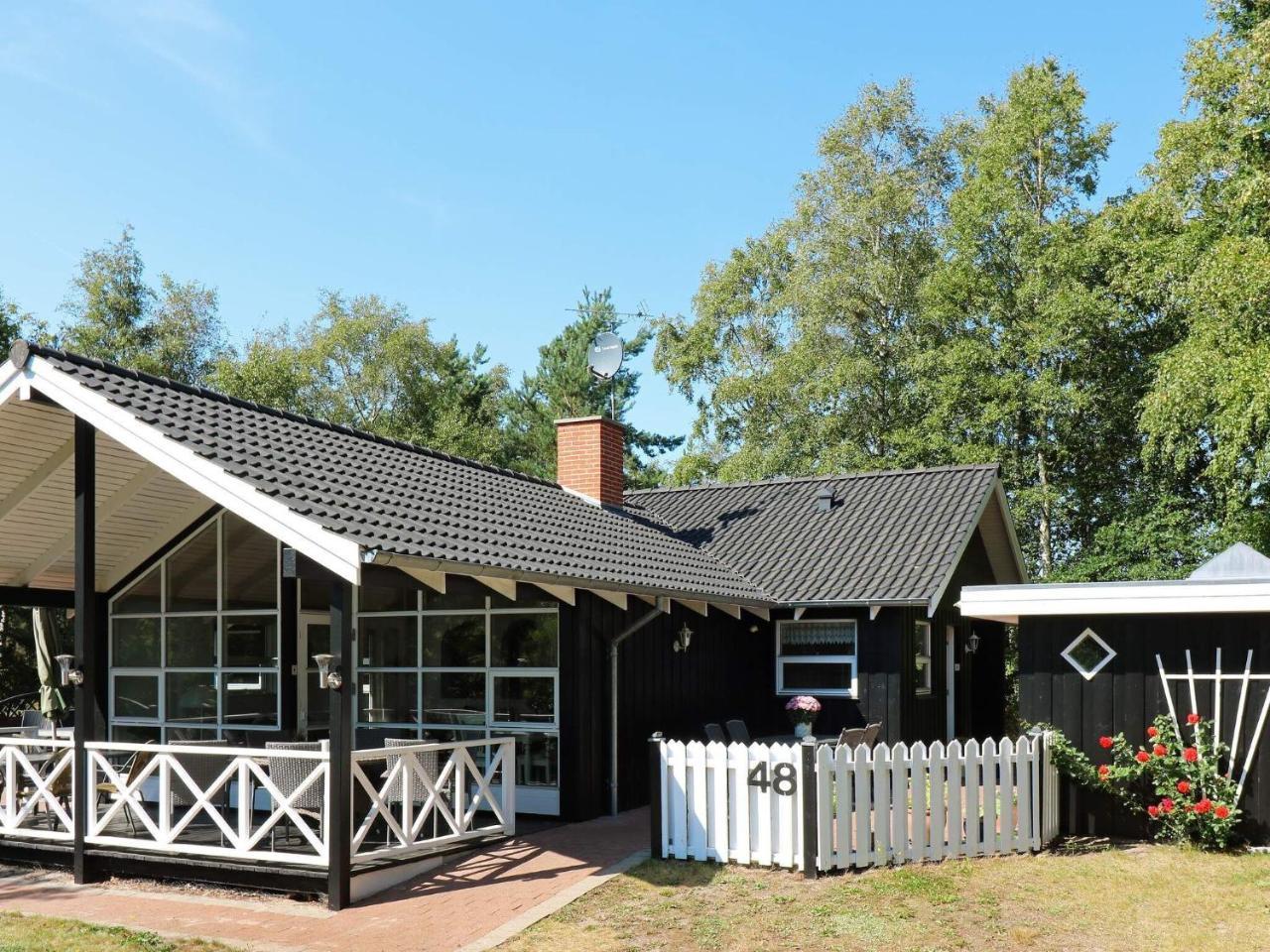 8 person holiday home in Hadsund — 4-Star Luxury Hotel in Hadsund, Denmark