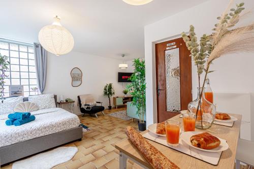 Charmant Et Grand Studio 34m2 Paris Disneyland 20min Aeroport Cdg Parc Asterix Gare de Chelles Gournay — hotel in Le Pin