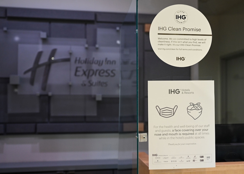 Holiday Inn Express & Suites Corona by IHG - photo 46