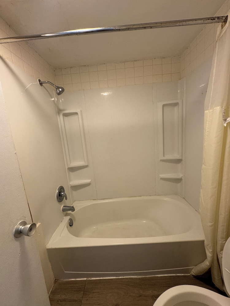 Knights Inn Selma - photo 32