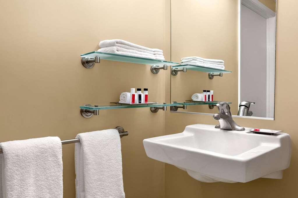 Travelodge by Wyndham Presidio San Francisco - photo 35