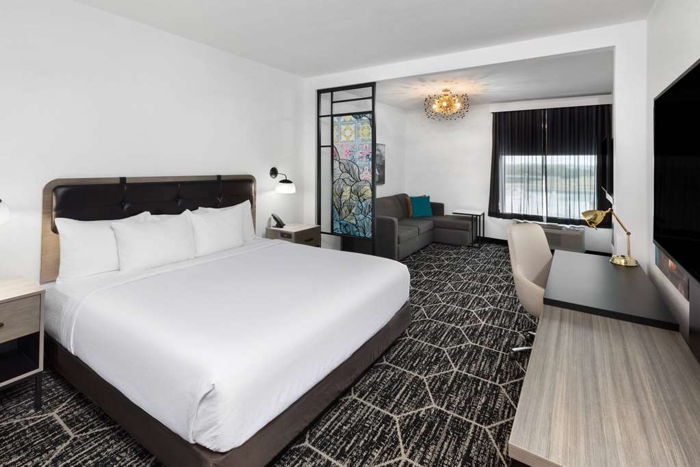 La Quinta Inn & Suites by Wyndham Austin Parmer Tech Ridge - photo 24