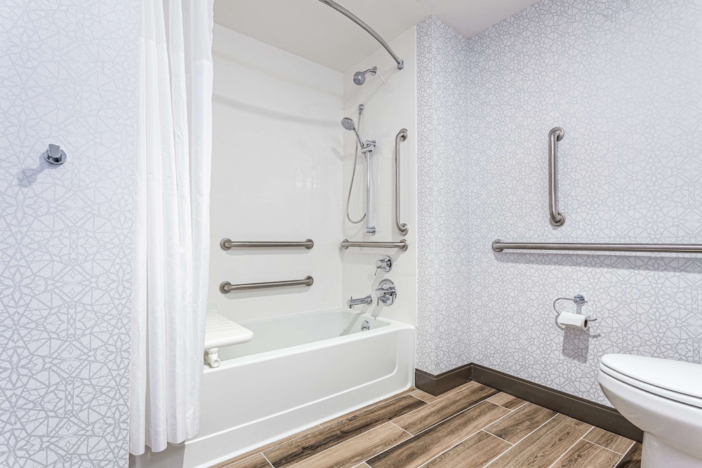 Hampton Inn & Suites Kittery Portsmouth - photo 23