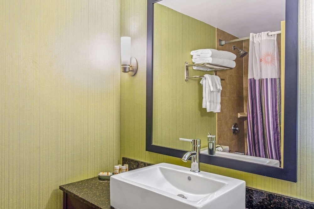 DoubleTree by Hilton Salisbury - photo 22