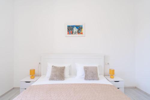 Bronzan Apartment