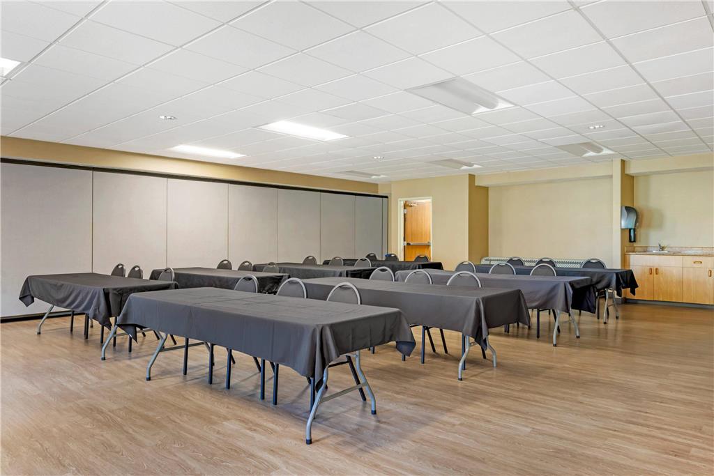Comfort Suites Salem - photo 42
