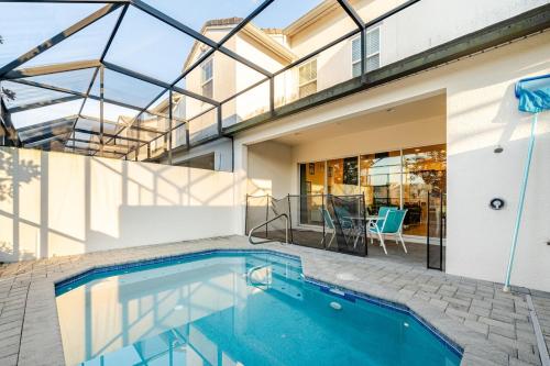 Universal 3BR Townhome with Pool — 4-Star Luxury Hotel in Davenport, United States