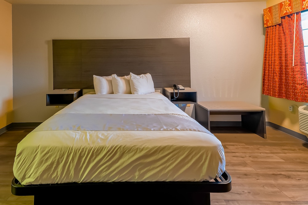 OYO Hotel Yoakum West - photo 20
