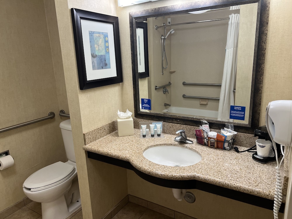 Hampton Inn & Suites Barstow - photo 46