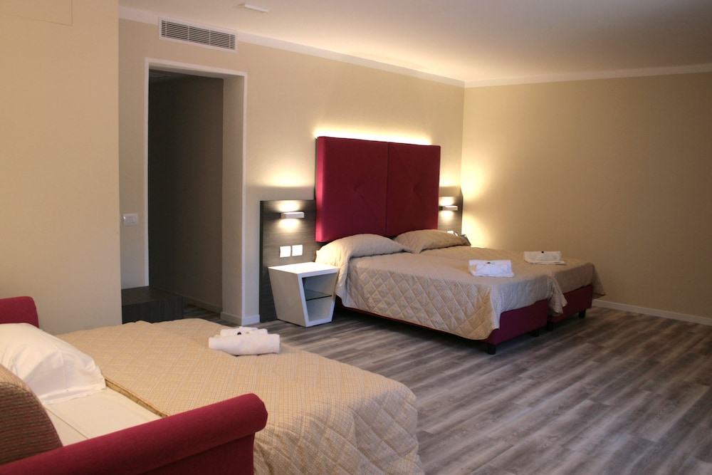 Alma Living Hotel — hotel in Venzone