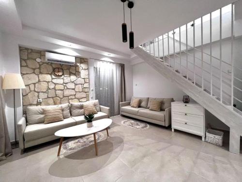 Delight House's — 4-Star Luxury Hotel in Afytos, Greece