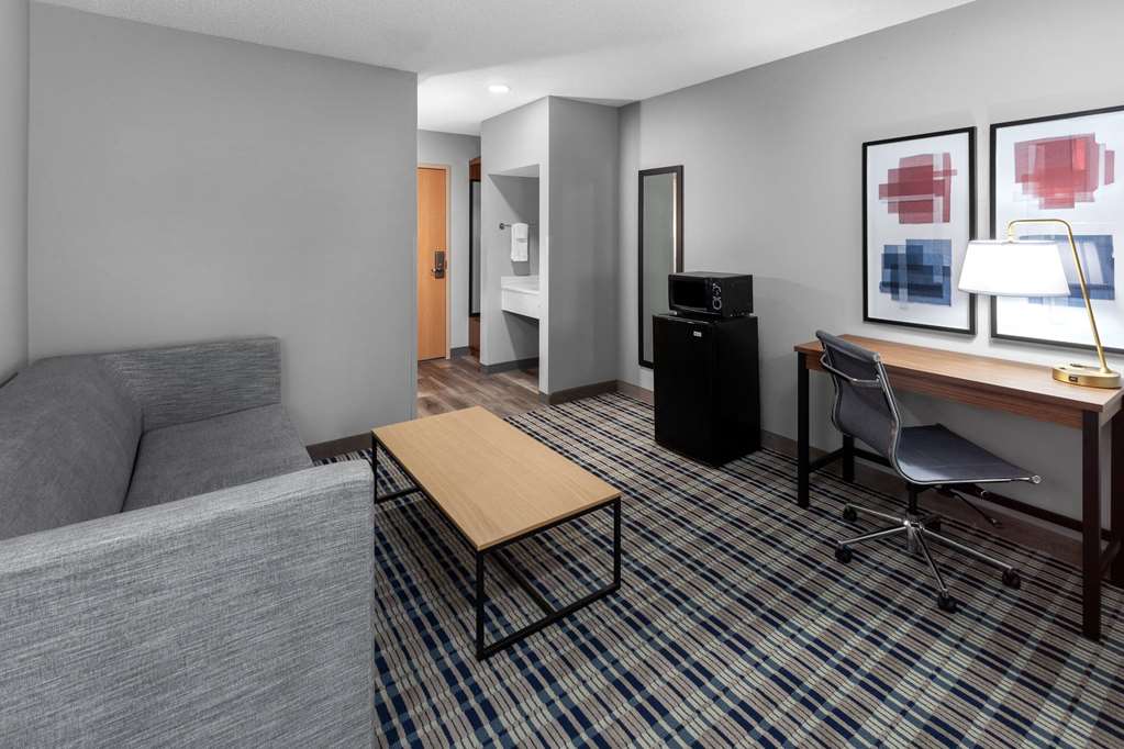 Super 8 by Wyndham Eagle River - photo 24