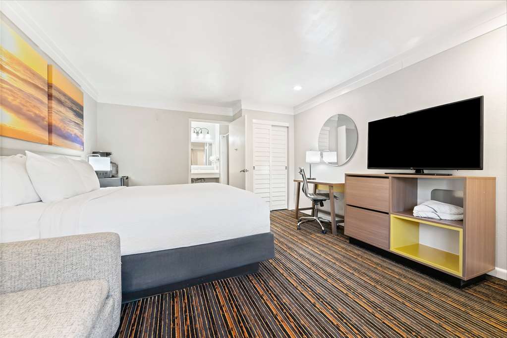Days Inn by Wyndham San Diego Hotel Circle - photo 11