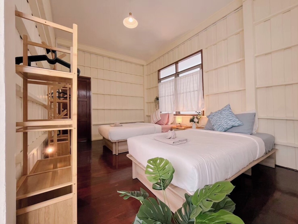 White & Green Boutique Homestay