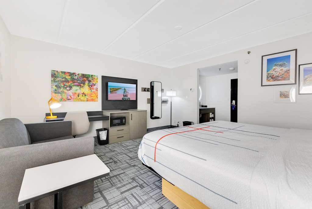 La Quinta Inn & Suites by Wyndham Jacksonville Mandarin - photo 28