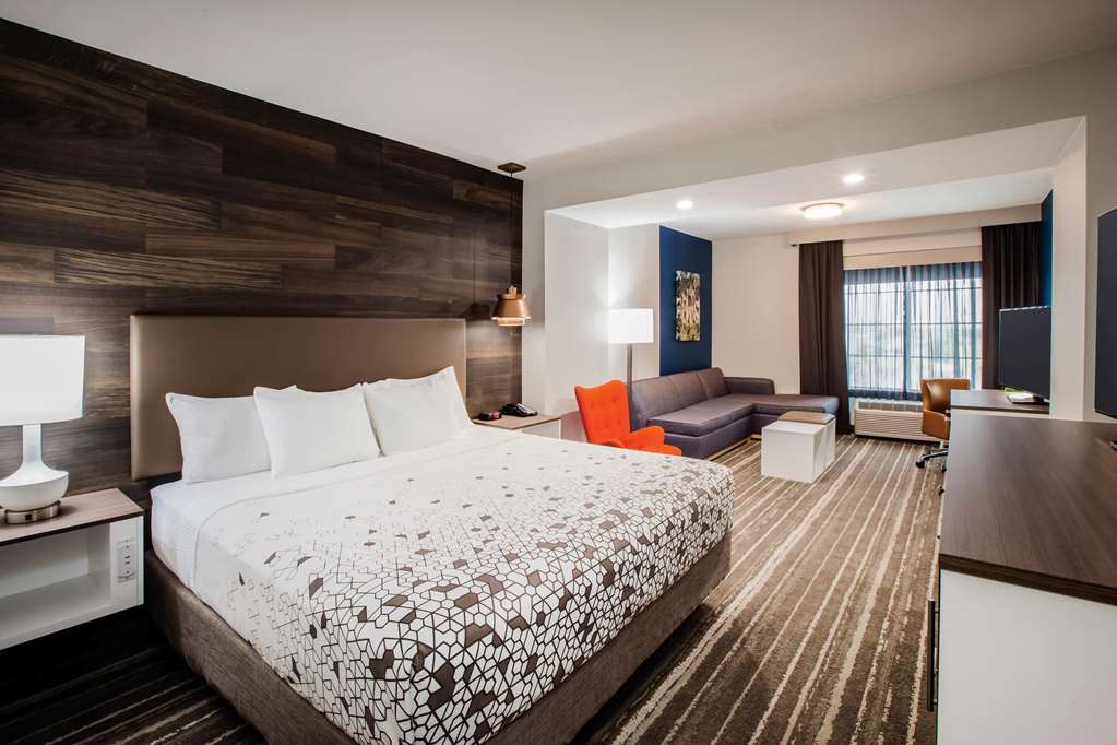 La Quinta Inn & Suites by Wyndham Owasso - photo 24