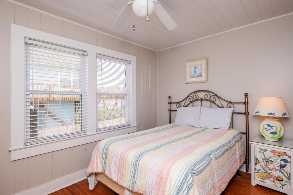 Daze At Sea by Oak Island Accommodations - photo 4