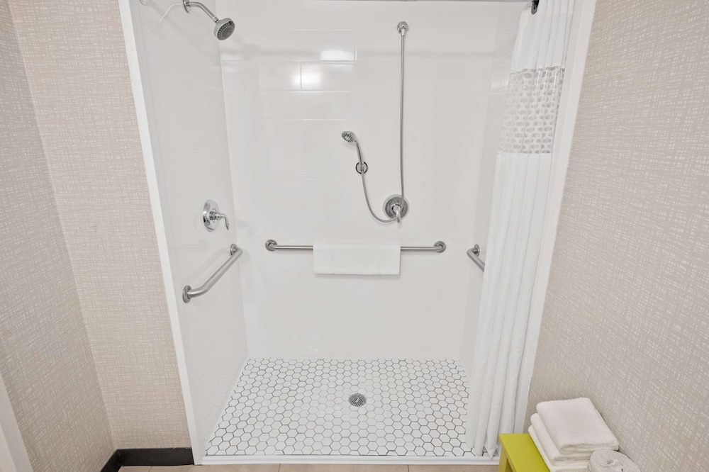 Hampton Inn Cleveland Westlake - photo 19