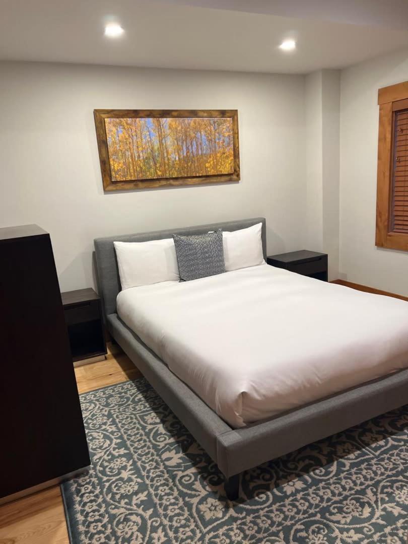 Mountain Lodge Oasis w Hot Tub Rio Grande Trail — 4-Star Luxury Hotel in Carbondale, United States