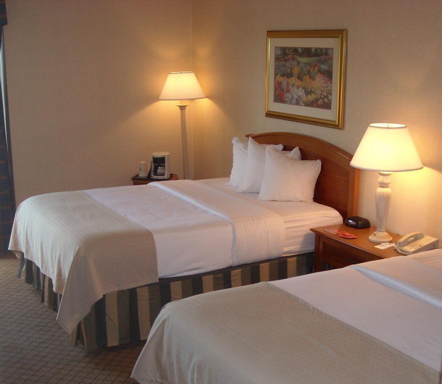 Ramada Topeka West - carbon neutral hotel in Topeka
