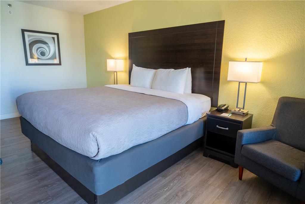 Quality Inn Palm Beach International Airport - photo 19