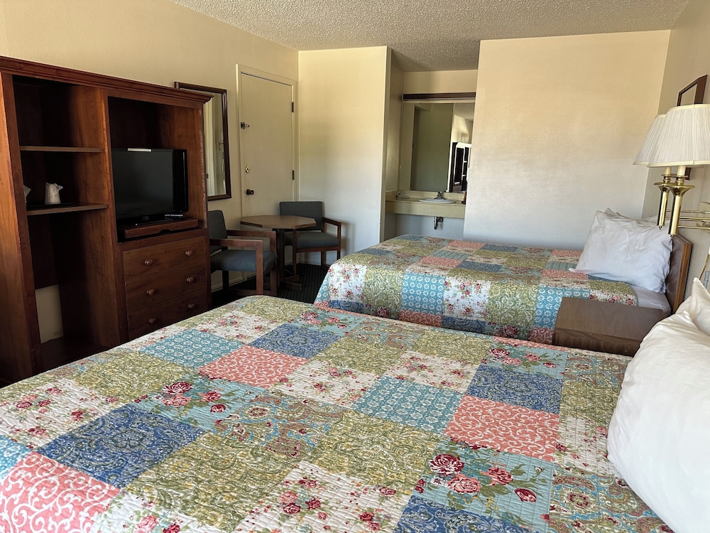 Windcrest Inn and Suites - photo 28