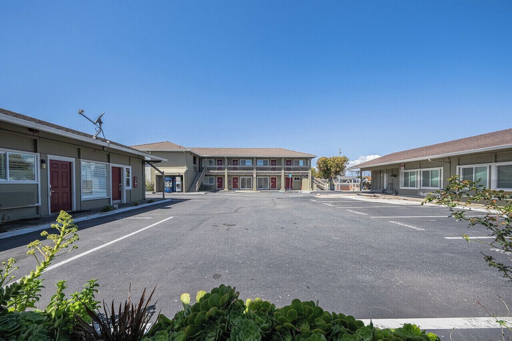 Coastal Valley Inn - photo 31