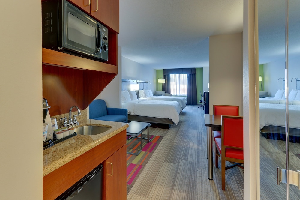 Holiday Inn Express Hotel & Suites Dayton Centerville by IHG - photo 11