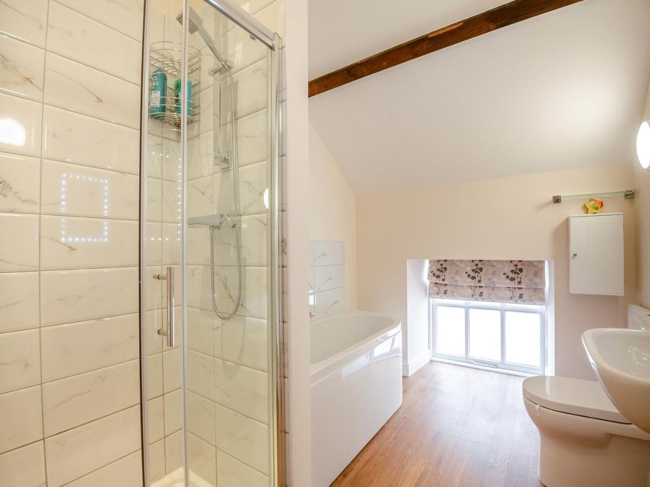 Mews Cottage — 5-Star Luxury Hotel in Abergele, United Kingdom