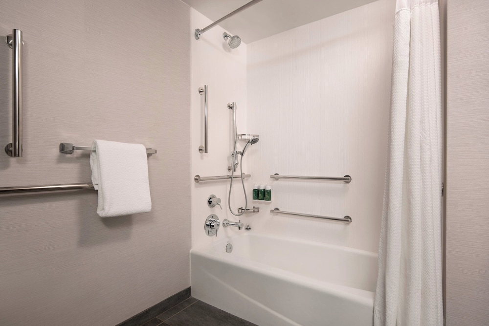 Courtyard by Marriott Fresno - photo 11