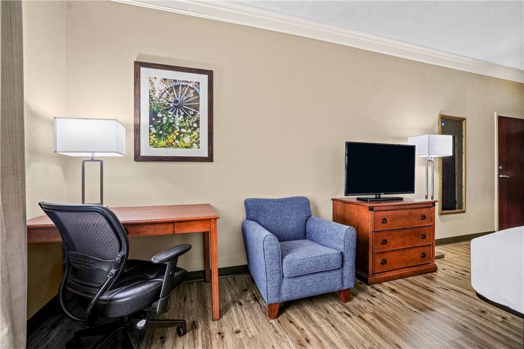 Baymont by Wyndham Madisonville - photo 20