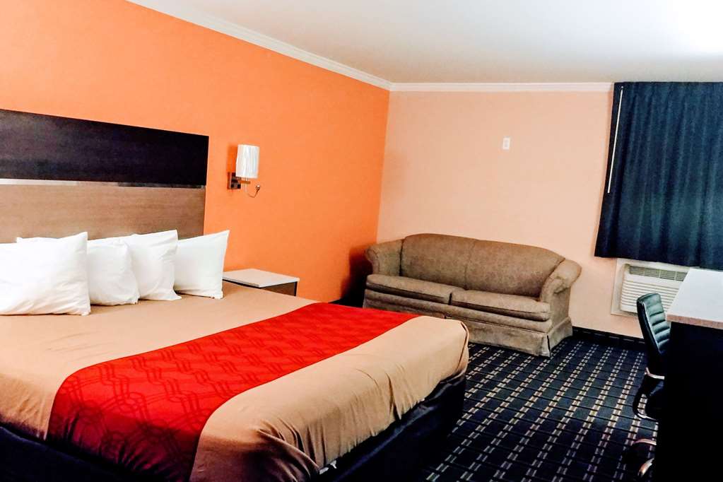 Econo Lodge Milldale Southington - photo 12