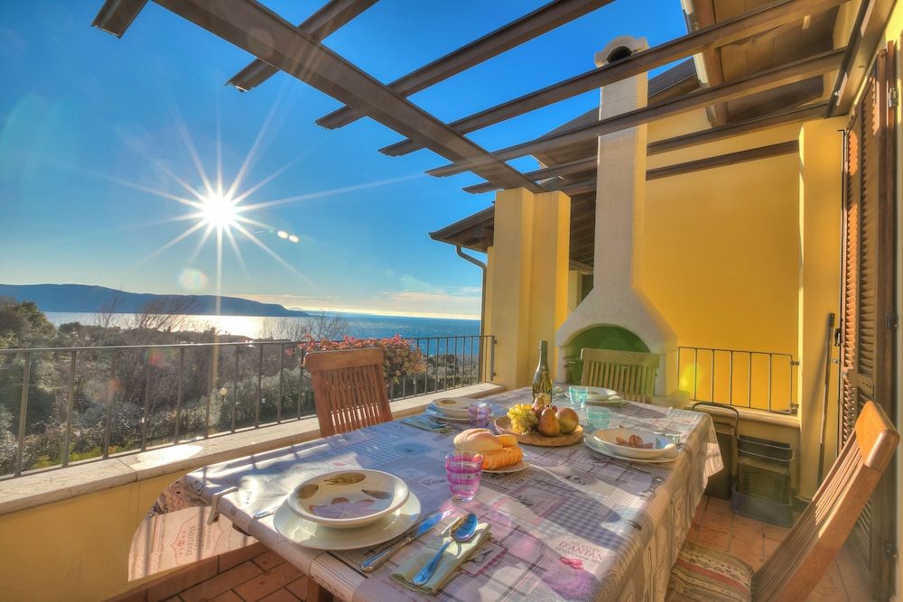 John's House Lakeview & shared pool — 4-Star Luxury Hotel in Toscolano Maderno, Italy
