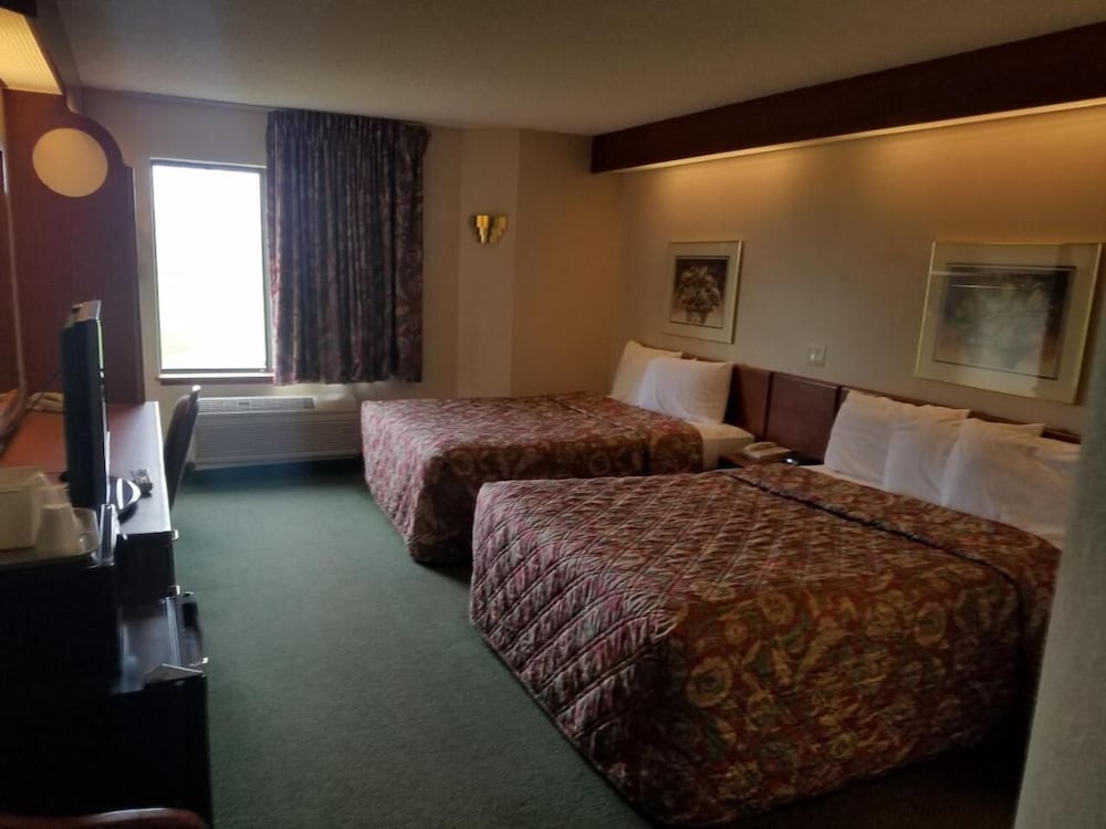 Syracuse Inn & Suites - photo 19