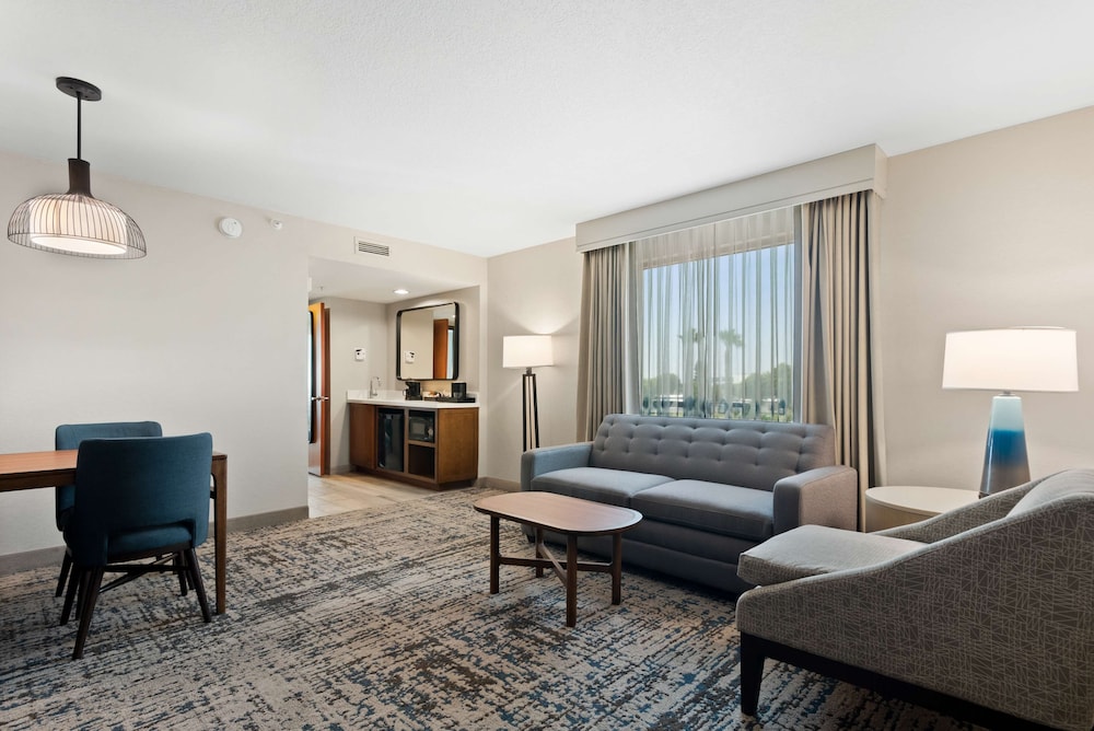 Embassy Suites by Hilton Anaheim South - photo 25