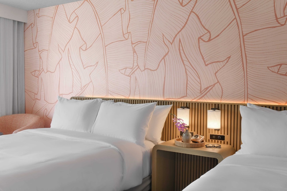 The Ambassador Hotel of Waikiki Tapestry Collection by Hilton - photo 8
