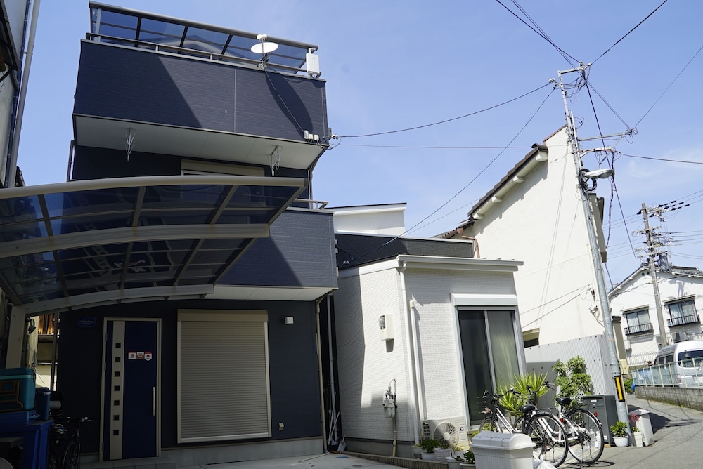 Charlie's House — 4-Star Luxury Hotel in Osaka, Japan