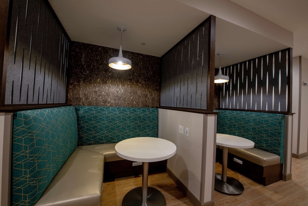 Hampton Inn & Suites Duncanville Dallas - photo 65