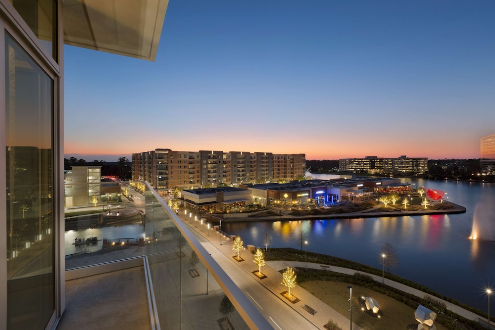 Embassy Suites by Hilton The Woodlands at Hughes Landing - photo 10
