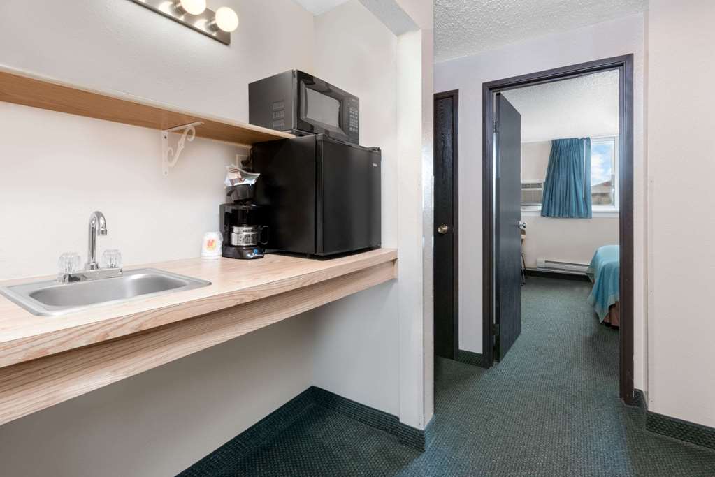 Super 8 by Wyndham Huron - photo 13