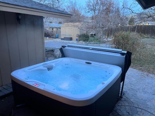 East Wenatchee Oasis 4BR Pool Hot Tub Loop Trail — hotel in East Wenatchee