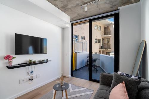 Stunning Sea Point pad 300m to promenade