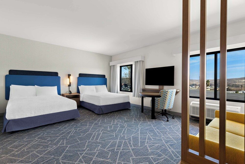Hampton Inn & Suites by Hilton Corona - photo 18